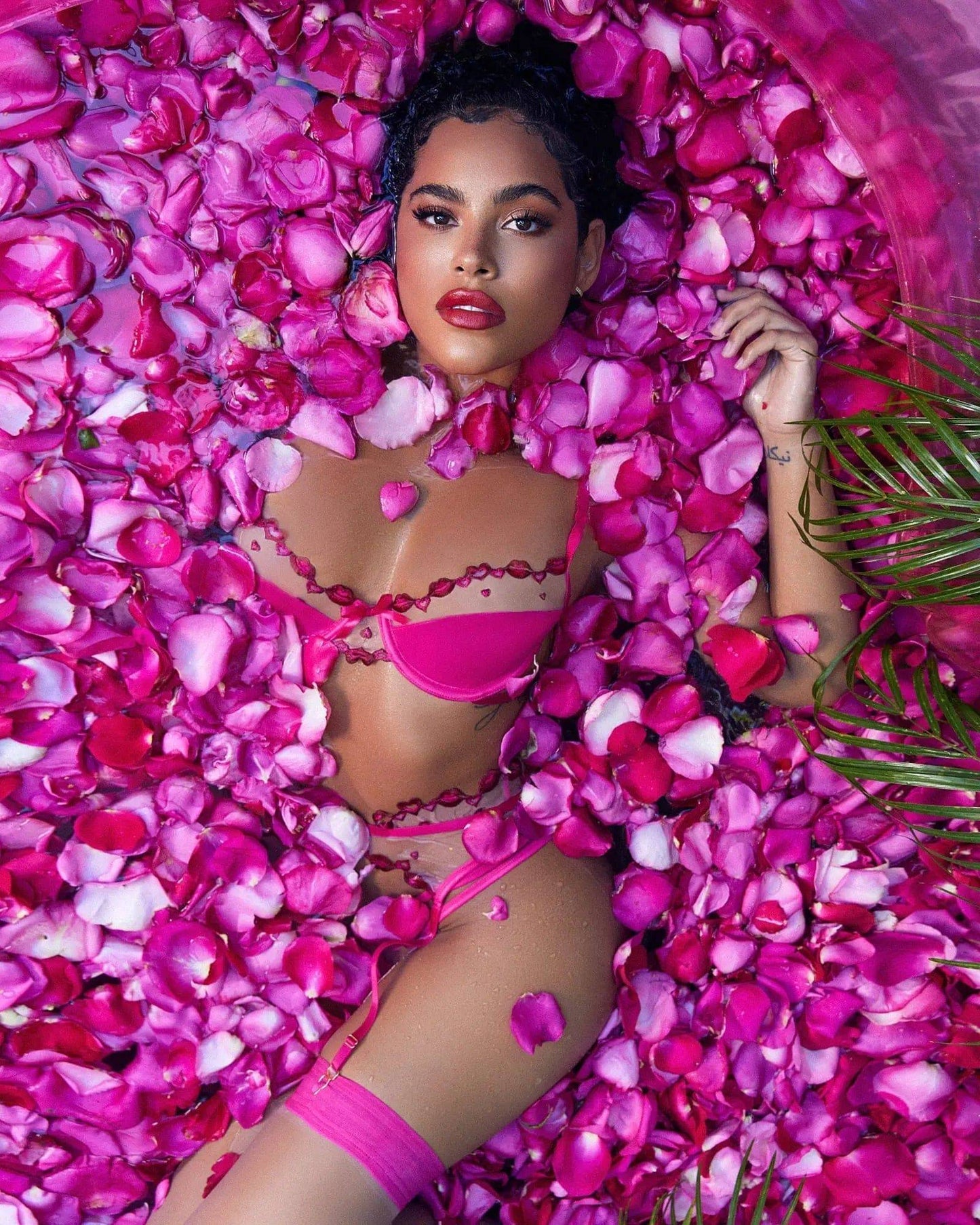 LI537 - Kiss & Tell 3-Piece Garter Set Eye Candy Sensation